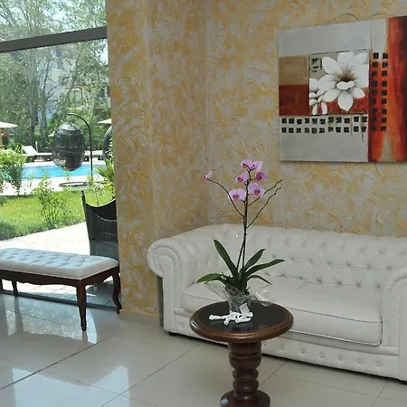 Apart Mida شقة فندقية 3*